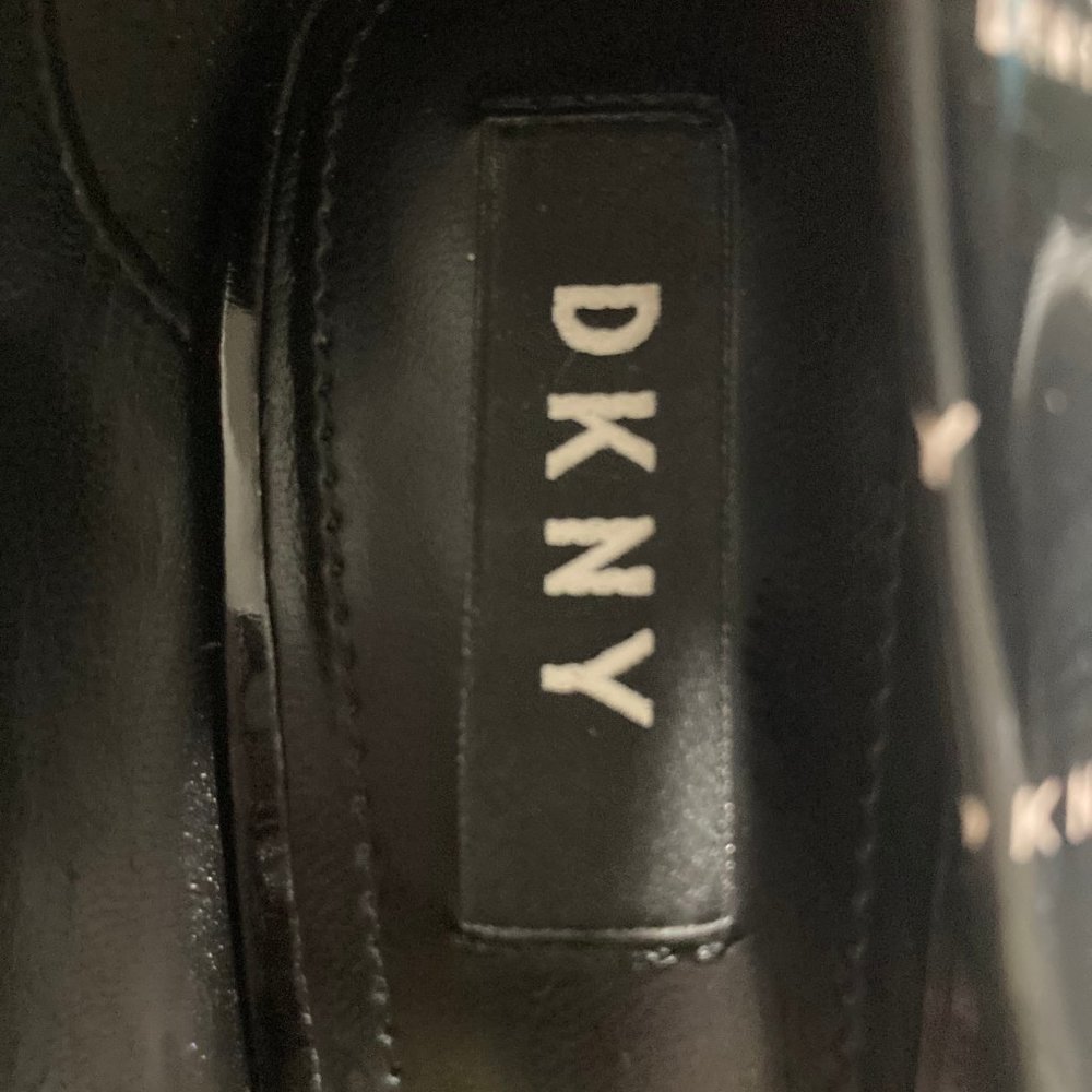 DKNY Black Patent Leather Heels Shoes with Logo Size 37/6.5  Pre-Owned - Picture 3 of 6